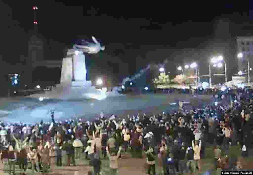 Пам’ятник Леніна у Харкові в момент повалення, 28 вересня 2014 року