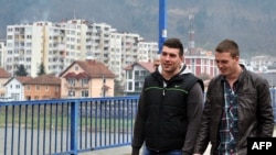 Alen Muhić u šetnji Goraždom sa prijateljem u martu 2015. godine pred premijeru filma koji govori o njegovom životu.