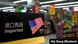 Uprkos pooštravanju tarifa i dobrog stanja američke ekonomije, njen deficit u trgovini sa Kinom se nije smanjio (Na fotografiji trgovina u Šangaju)