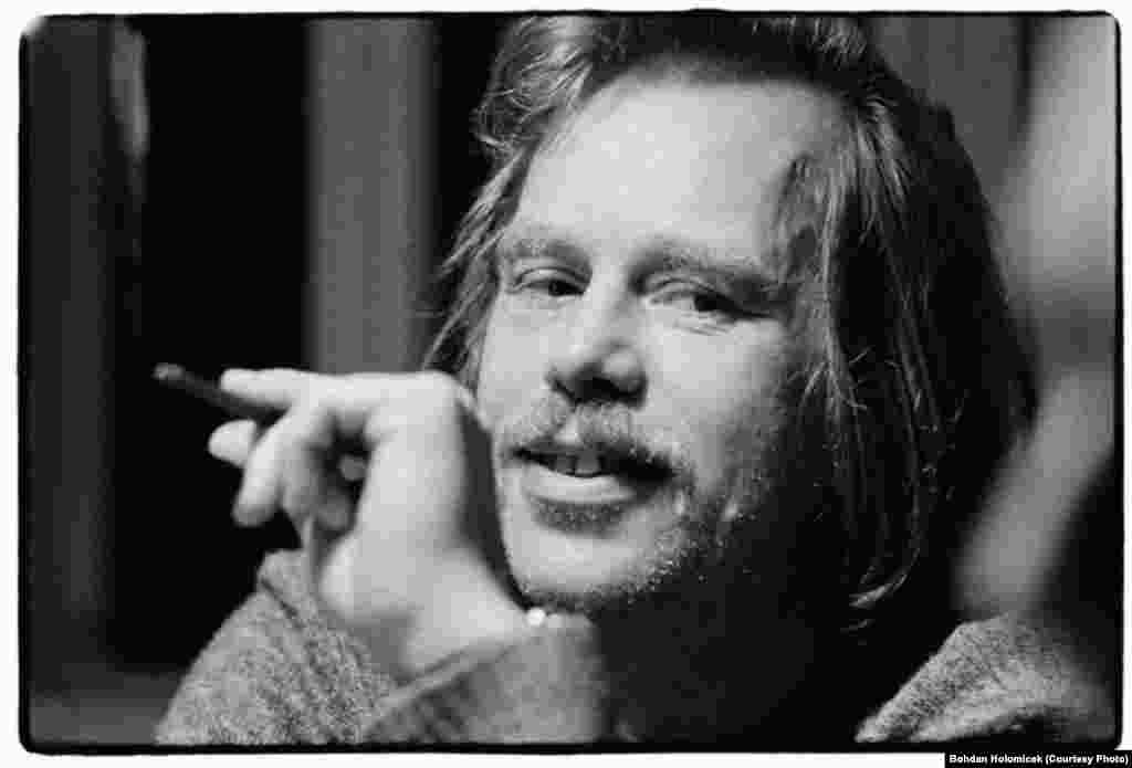 Фотография, сделанная во время долгих ночных разговоров в Градечке в 1975 году. 