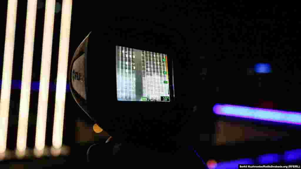 Тепловізор (інфрачервона камера) – оптико-електронний прилад для візуалізації температурних полів та вимірювання температури. Рятувальники використовують його для пошуку потерпілих і місць займання