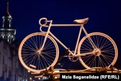 აქციის მონაწილეებს იმედი აქვთ, რომ ადამიანის დაღუპვა სიგნალი იქნება ქალაქის მთავრობისთვის რათა მეტი ყურადღება მიექცეს უსაფრთხოებას თბილისის ქუჩებში.