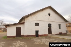 Тюрьма в городе Надворная Ивано-Франковской области, где перед отправкой в ГУЛАГ содержались беженцы, задержанные на советской границе