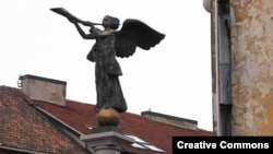 Ангелы, парящие над городом - один из традиционных вильнюсских сюжетов.