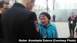 Женщина, которая пыталась сделать вброс бюллетеней на выборах в Балашихе