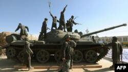 საბჭოთა პერიოდის T-67-ის ძეგლი ავღანეთში. ჰერათი, 2012 წ. 15 თებერვალი. 