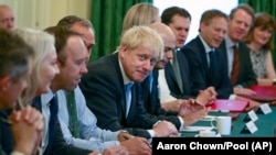 Boris Johnson, novi premijer Britanije na prvom sastanku nove vlade