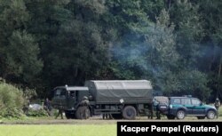 პოლონეთის სასაზღვრო დაცვის უწყება აცხადებს, რომ დააკავა მიგრანტების ჯგუფი, სანამ ის პოლონეთის ტერიტორიამდე მოაღწევდა. პოლონეთის ადამიანის უფლებათა დაცვის ომბუდსმენმა განაცხადა, რომ სასაზღვრო დაცვამ დაარღვია ჟენევის კონვენცია, როცა არ მიიღო სიტყვიერი დეკლარაცია ზოგიერთი მიგრანტისგან იმის შესახებ, რომ მათ სურდათ საერთაშორისო დაცვის მოპოვების მიზნით განაცხადი გაეკეთებინათ პოლონეთში.