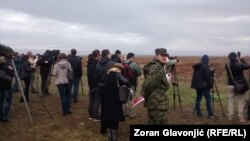 Novinari posmatraju izvođenje vojne vežbe Rusije, Belorusije i Srbije, "Slovensko bratstvo 2016", u Srbiji. Zabeleženo 7. novembra 2016.