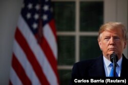 "Tump gura prema stvarima koje je obećao svojoj bazi ili za koje on vjeruje da je u pravu bez obzira na savjete koje dobija"