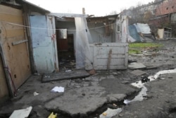 Potok prolazi ispod zemljanog poda Ramizine kuće