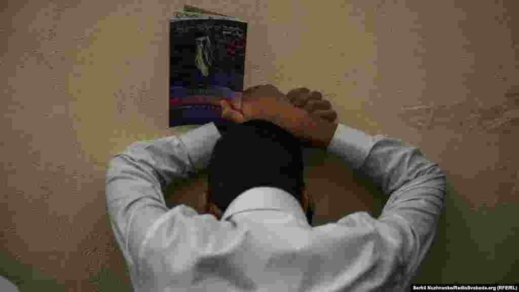 Що вражає – щирість паломників перед вірою, адже під час читання Тори хасиди плачуть