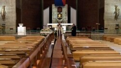 Iako i dalje veliki broj ljudi umire, Italija već treći dan zaredom beleži blago smanjenje broja žrtava (Fotografija iz crkve u Serijatiju, Italija, 28. mart 2020)