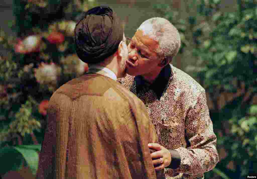 Predsjednik Nelson Mandela i predsjednik Irana, Mohammad Khatami, Durban, 2. septembar 1998.