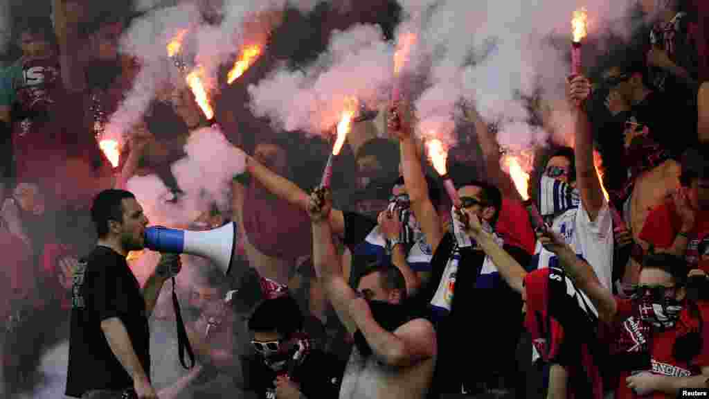 Makedonija - Više desetina navijača je povrijeđeno, nekoliko ih je uhapšeno u sukobima navijača Makedonaca i Albanaca, Tetovo, 26. mart 2012.