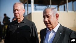 ისრაელის პრემიერ-მინისტრი ბენიამინ ნეთანიაჰუ (მარჯვნივ) და თავდაცვის მინისტრი იოავ გალანტი. სამხედრო საგუშაგო სალემი ისრაელსა და მდინარე იორდანეს დასავლეთ ნაპირს შორის. 4 ივლისი, 2023.