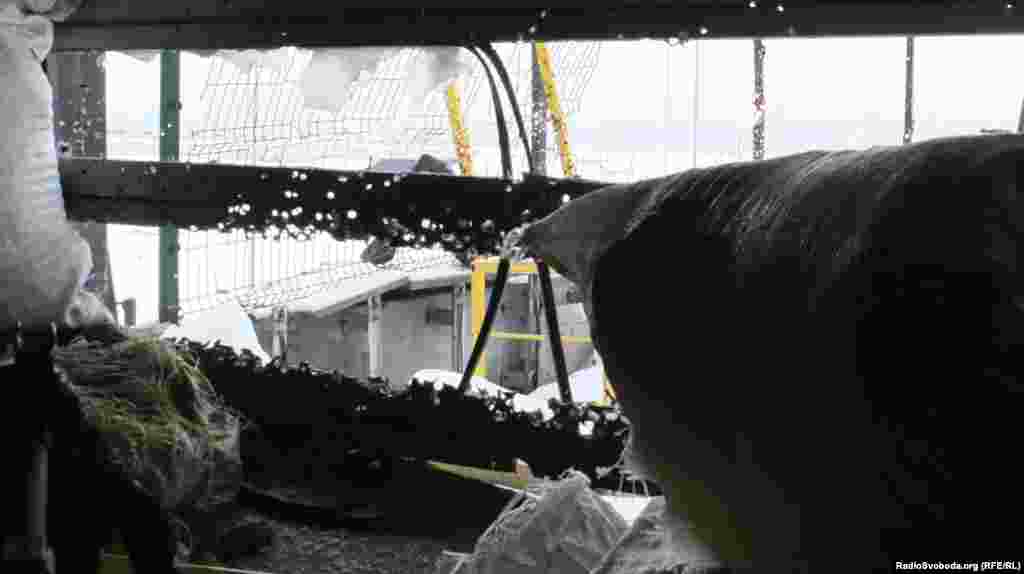 На цьому фото видно, наскільки щільний вогонь вівся по «кіборгам» 