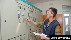 EPS ima previše zaposlenih: Milan Kovačević, ekonomista (na slici: radnik Elektroprivrede Srbije)