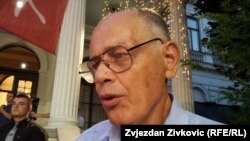 Srđanov otac Rade Aleksić u čitulji je napisao: "Umro je ispunjavajući svoju ljudsku dužnost".