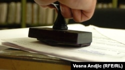 Голова Державної архівної служби Ольга Гінзбург вважає, що доступ до архівів дозволений надто широкому колу людей