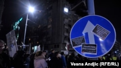 Nalepnice sa "lažima predsednika Srbije"