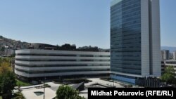 Zgrada u kojoj je smješteno i Ministarstvo sigurnosti BiH (desno)