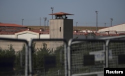 U četiri slučaja je izručenje traženo radi krivičnog gonjenja ili izdržavanja zatvorske kazne zbog krivičnog dela pripadnosti terorističkoj organizaciji ili rušenja državnog ustavnog poretka (na fotografiji zatvor Silivri kod Istanbula)