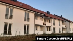 Stambene zgrade u Gračanici izgrađene 2019. godine za mlade bračne parove, raseljena i socijalno ugrožena lica, oktobar 2021