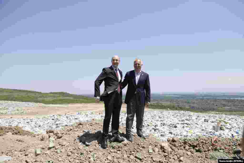  Ambasador Francuske Frederik Mondolini i Goran Vesic na mestu buduće fabrike