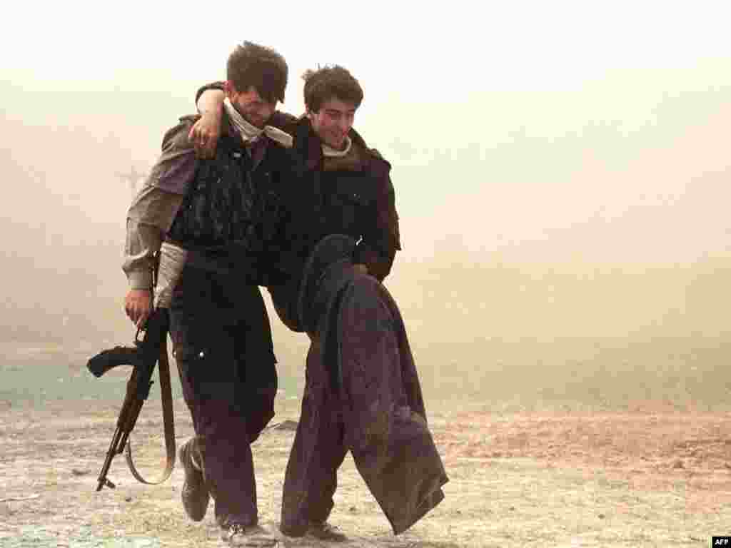 Раненный чеченский милиционер, август 1996