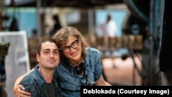 Boris Ler, koji u filmu glumi starijeg sina glavne junakinje Aide, kaže za RSE kako je uzbuđen zbog nominacije, te da je za njega to jedan od najemotivnijih trenutaka u karijeri (na fotografiji Boris Ler sa rediteljkom Jasmilom Žbanić)