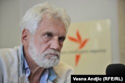 Plate zaposlenih u javnom sektoru, onih koji rade za državu, kao i penzije, već dovedene do onog nivoa koji je projektovan: Stojiljković