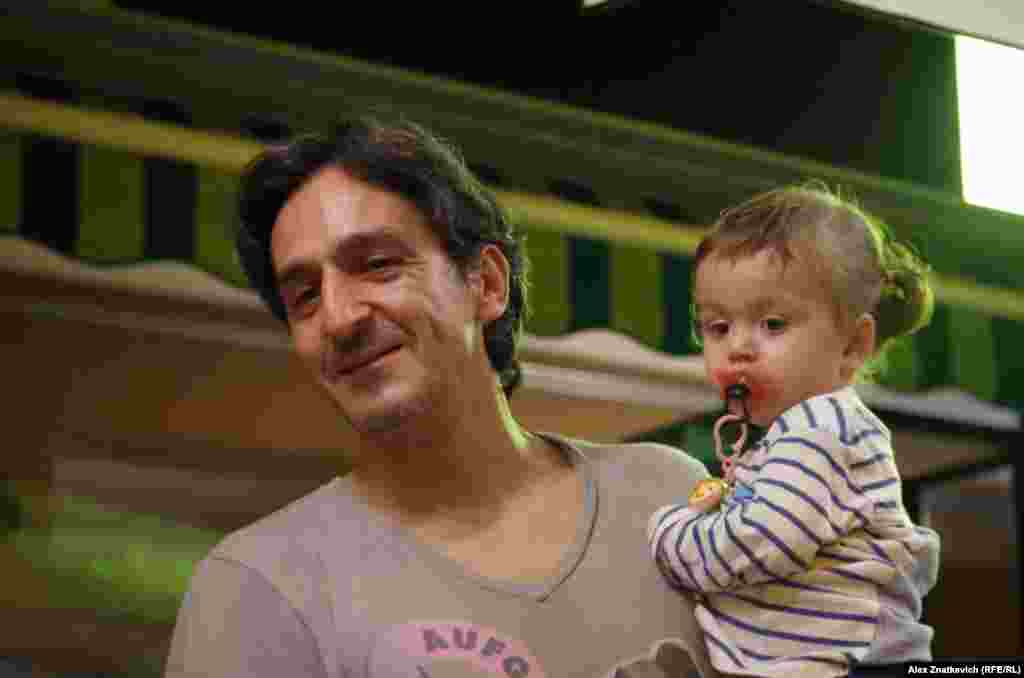 Серджио: "Я голосовал за независимость, потому что я против подавления. Проблема в испанском правительстве, не в испанских людях. Мы пошли на референдум вместе с женой, и мы боялись, что полиция на нас нападет и изобьет нас".