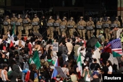 Военнослужащие Национальной гвардии и полицейские во время протестов против иммиграционных рейдов в Лос-Анджелесе. Июнь 2025 года