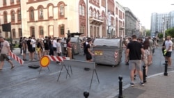 'Policija krene na nas, mi na drugu stranu': 'Mobilne blokade' u Srbiji 'Policija krene na nas, mi na drugu stranu': 'Mobilne blokade' u Srbiji