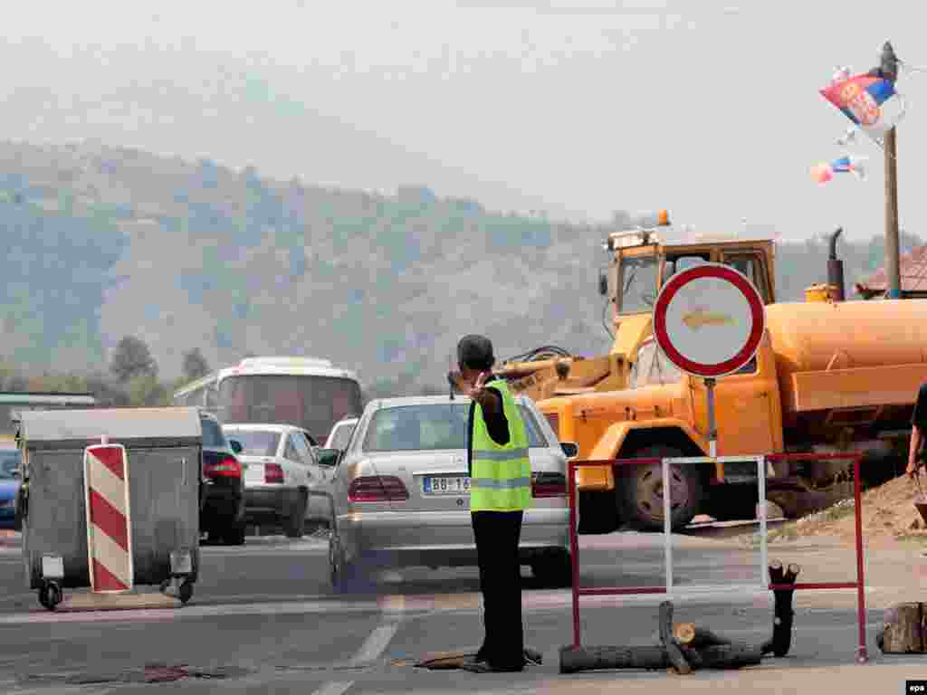 Barikade u Leposavcima, 15.09.2011. Foto: EPA