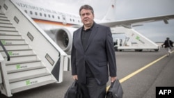 Njemačku treba pohvaliti zbog izdvajanja između 30 i 40 milijardi evra za integraciju više od milion izbjeglica koji su raseljeni kao "rezultat ranijih propalih vojnih intervencija": Zigmar Gabrijel