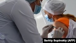 За даними МОЗ, лідер добової вакцинації – Київ – 5 032 щеплення