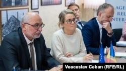 Ministra belgiană a Azilului și Migrației, Anneleen Van Bossuyt, la o întâlnire „de descurajare” la Chișinău cu reprezentanți ai comunității rome din R. Moldova, pe 13 mai 2025
