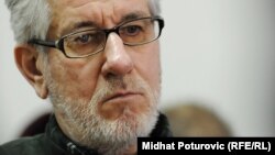 Esad Bajtal: Otimačina po sistemu "ko je jamio, jamio"