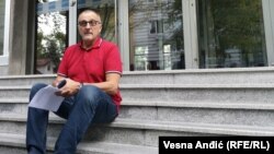 Zoran Živković nakon napuštanja dijaloga opozicije sa vlašću ispred Fakulteta političkih nauka u Beogradu