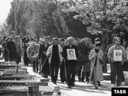 9 აპრილს დაღუპულთა დაკრძალვა. 1989 წლის 16 აპრილი. თბილისი