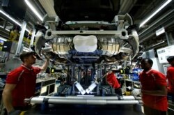 'Zbog pameti nekih prethodnih ministara finansija od izvoza je prikupljena ogromna suma novca. To sad dolazi do izražaja i neke stvari se mogu nekako sanirati od tog novca koji postoji' (fotografija iz jednog od pogona nemačke autoindustrije pre pandemije)