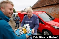 Tokom kampanje za izbor lidera torijevaca, Džonson je u više navrata izjavljivao da će odbaciti sporan deo sporazuma o razlazu Velike Britanije i EU