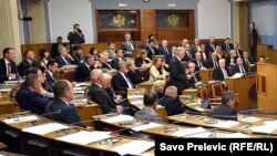 Poslanicima parlament plaća mjesečne račune do 100 eura