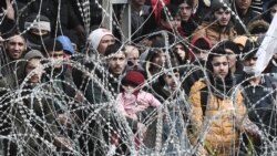 Муҳоҷирон дар пушти симхори марзи Юнон таҷаммӯъ кардаанд