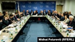 Jedan od sastanaka članova Vijeća za implementaciju mira u Sarajevu, arhivska fotografija