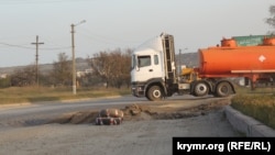 В Керчи большегрузы разбили дорогу в спальном районе