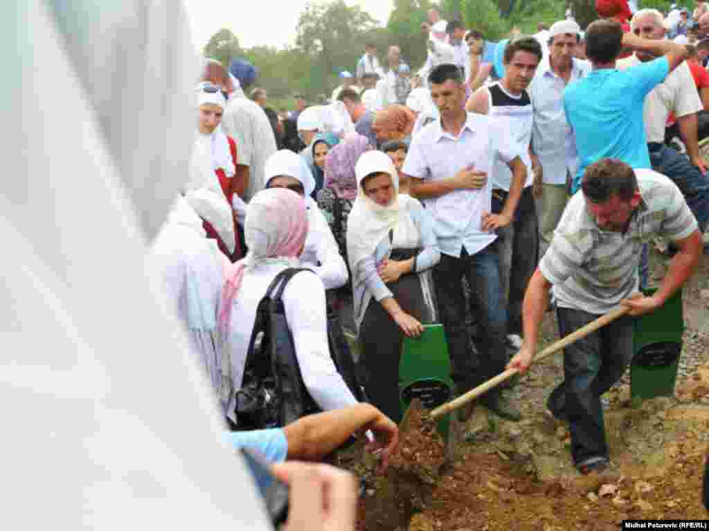 Srebrenica, 11.07.2011. Foto: RSE / Midhat Poturović