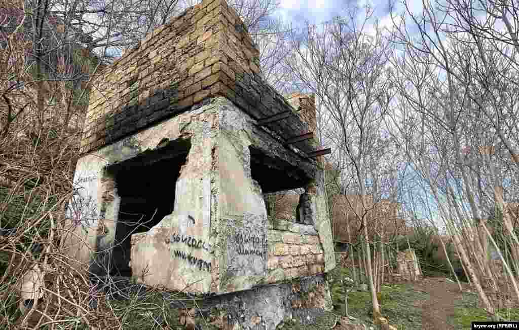 Как утверждают местные краеведы, новая новая история балки началась с 80-х годов ХIХ века. После того, как гимназисты в учебных целях расчистили одну из пещер на западном склоне, в ней поселился крестьянин Пашковский, который «приделал к ней двери и, сделав кое-какие приспособления, поселился в ней и там живет»